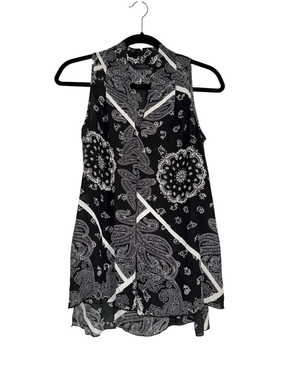 Investments Black and White Paisley Sleeveless V-Neck Top